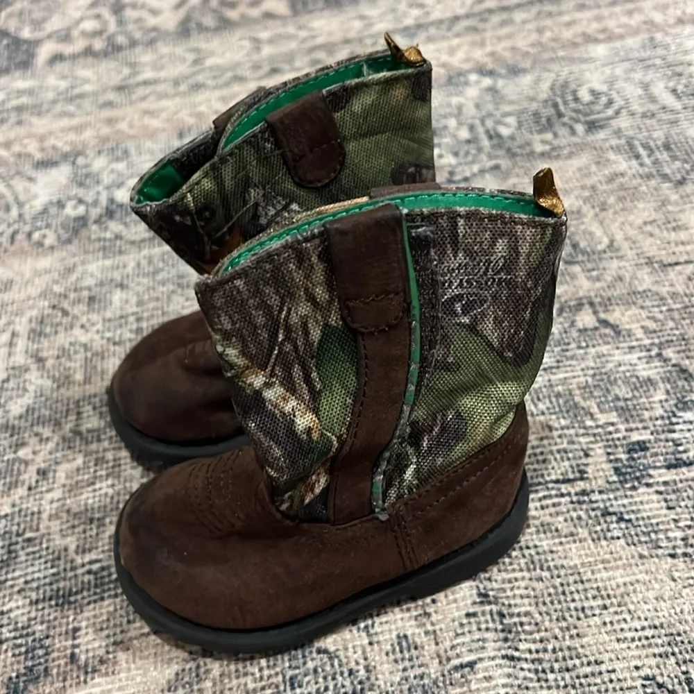 Brown Healthtex Camouflage Boots with Green Lining‎